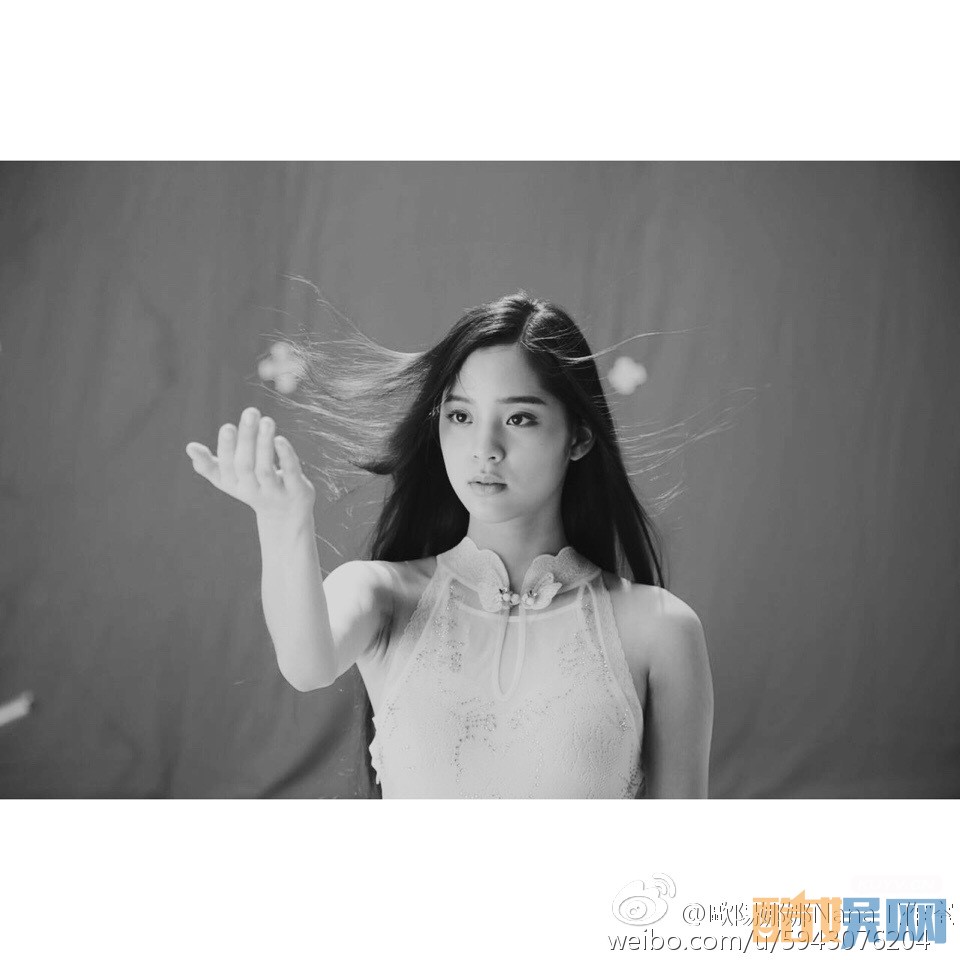 欧阳娜娜黑白写真