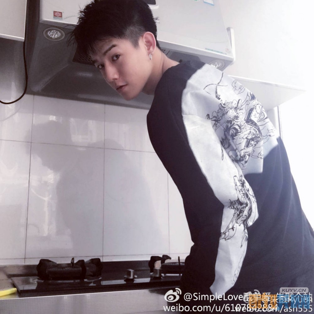 朱戬生活照写真