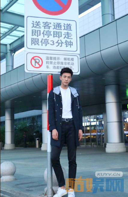 李川个人经历  李川个人资料简介  李川写真、生活照、活动照、街拍欣赏   