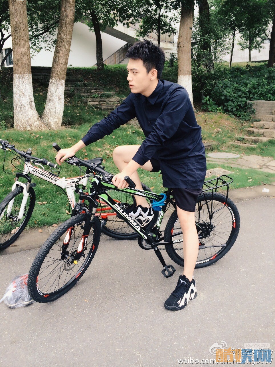 陈希郡街拍写真