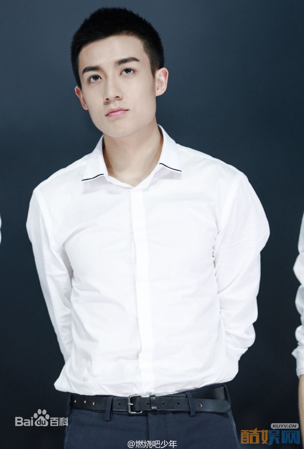 谷嘉诚白衣少年写真