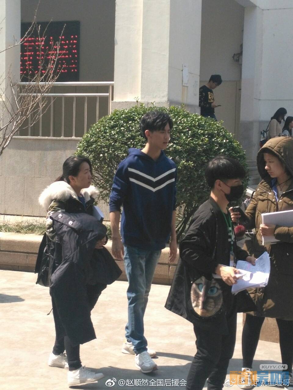 赵顺然片场照写真
