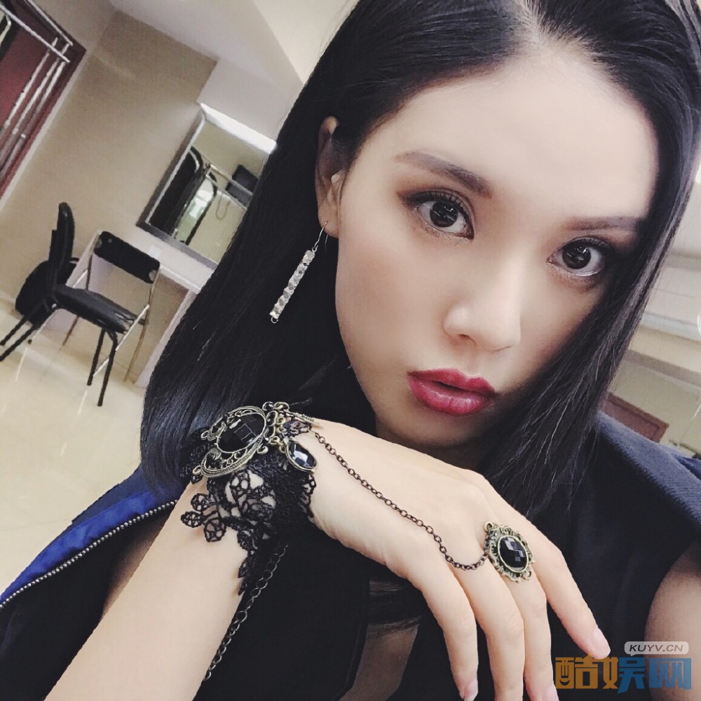 夏至未至七七的经济人Carol是谁扮演的 夏至未至七七的经济人Carol扮演者商侃个人资料、写真、生活照欣赏