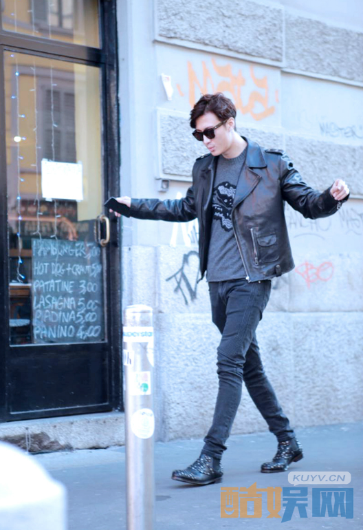  戚迹个人经历  戚迹个人资料简介  戚迹写真、杂志、生活照、活动照欣赏