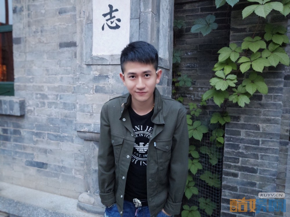 韩宇辰帅气写真