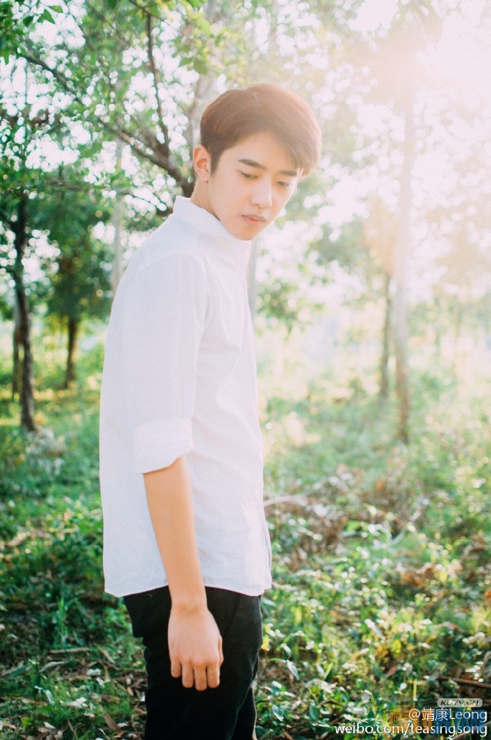 梁靖康白衣少年写真