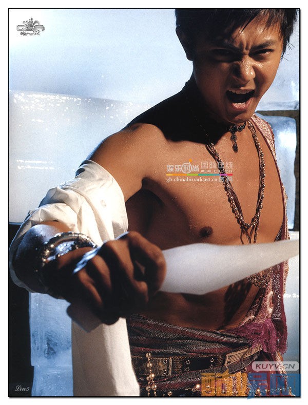 印小天肌肉大片写真