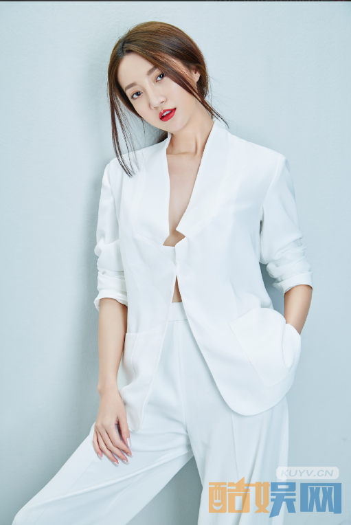  郑雅文个人经历   郑雅文个人资料简介    郑雅文写真、杂志、生活照、活动照欣赏  