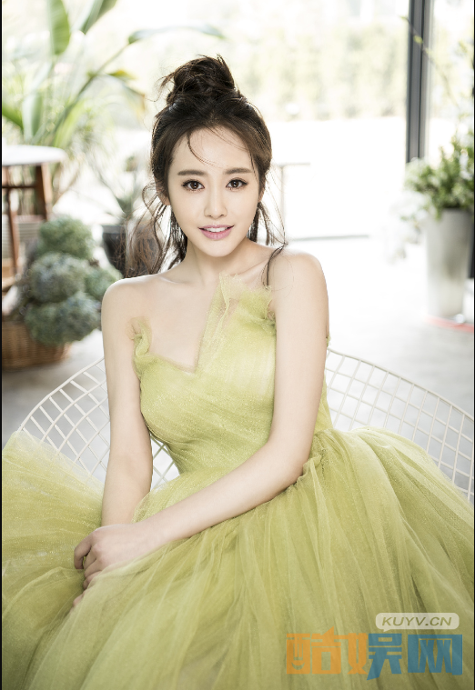 李纯个人经历  李纯个人资料简介 李纯写真、杂志、生活照、活动照欣赏 