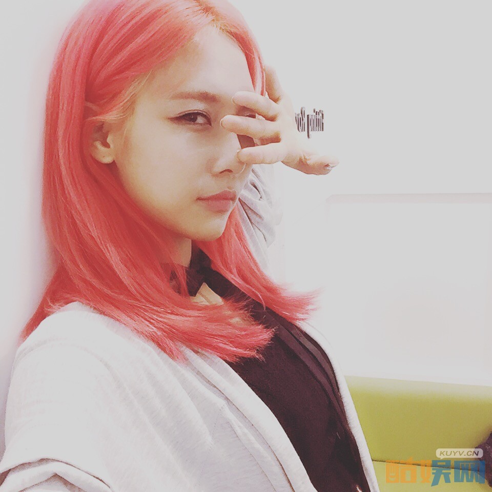 王霏霏红发写真