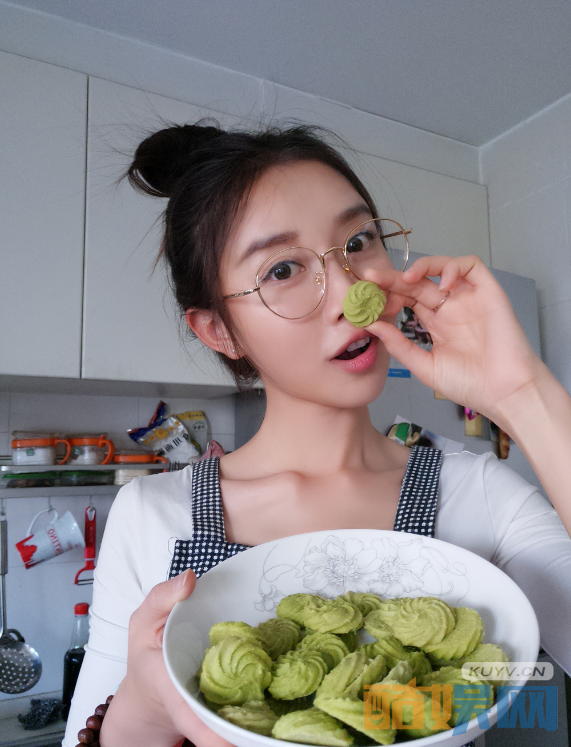  潘时七个人经历  潘时七个人资料简介   潘时七写真、杂志、生活照、活动照欣赏