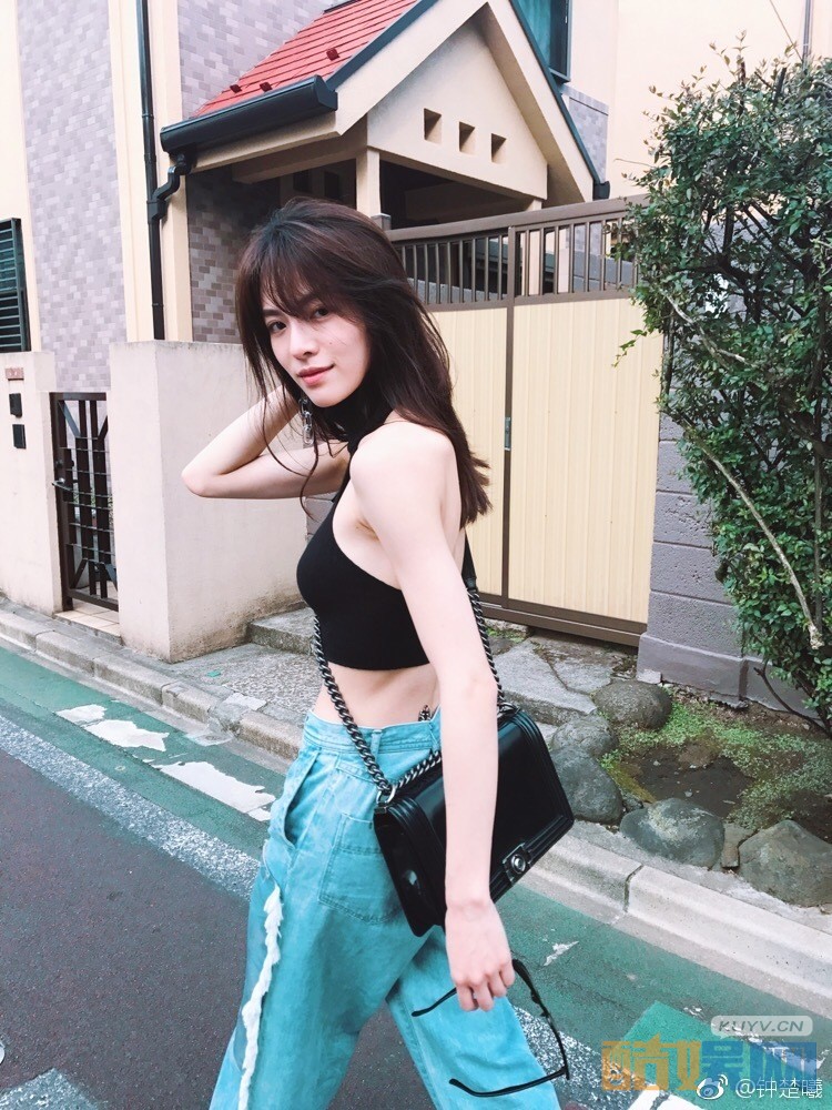 钟楚曦时尚街拍写真