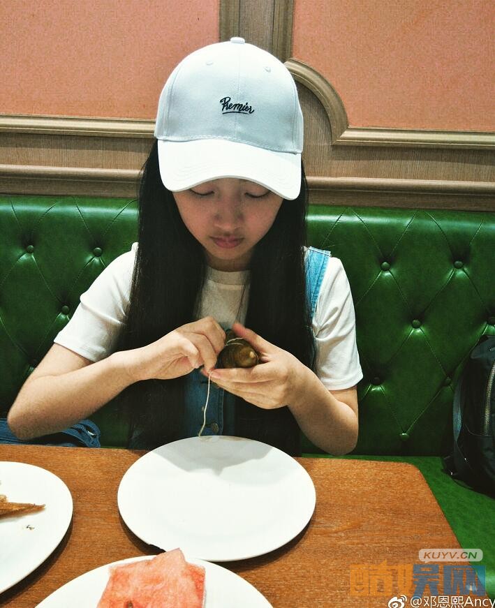 我们的少年时代邢珊珊是谁扮演的 邢珊珊扮演者邓恩熙个人资料、图片欣赏