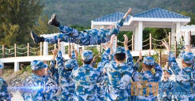  电视剧深海利剑曝光幕后拍摄花絮 主创们用工匠精神打造精良品质