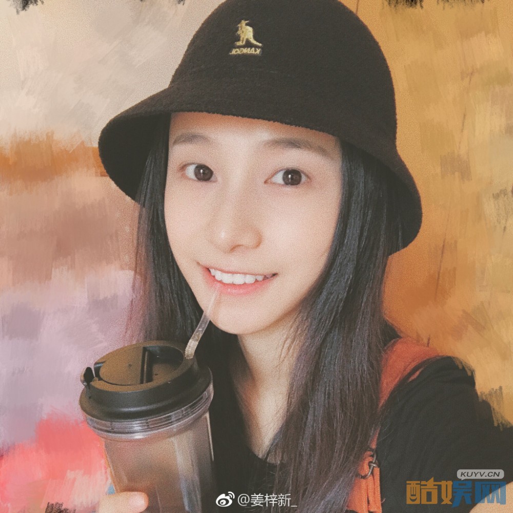 姜梓新生活照写真