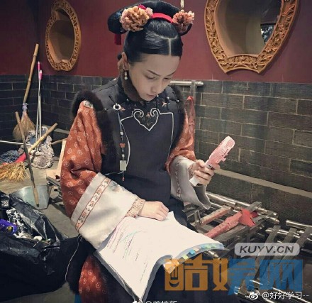 姜梓新片场照写真