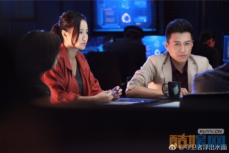 电视剧守卫者浮出水面靳东演唱主题曲，老干部嗓音磁性迷人