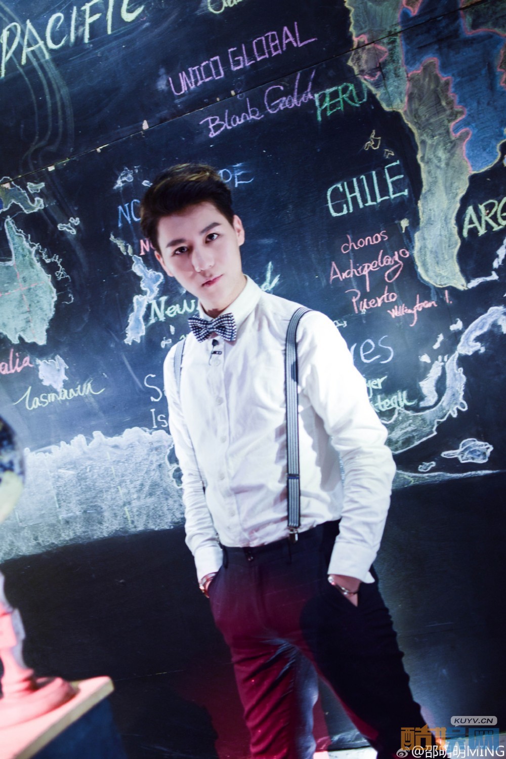 邵明明白衣少年写真