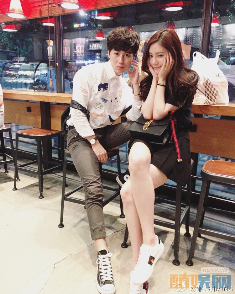 邵明明和好友合照写真