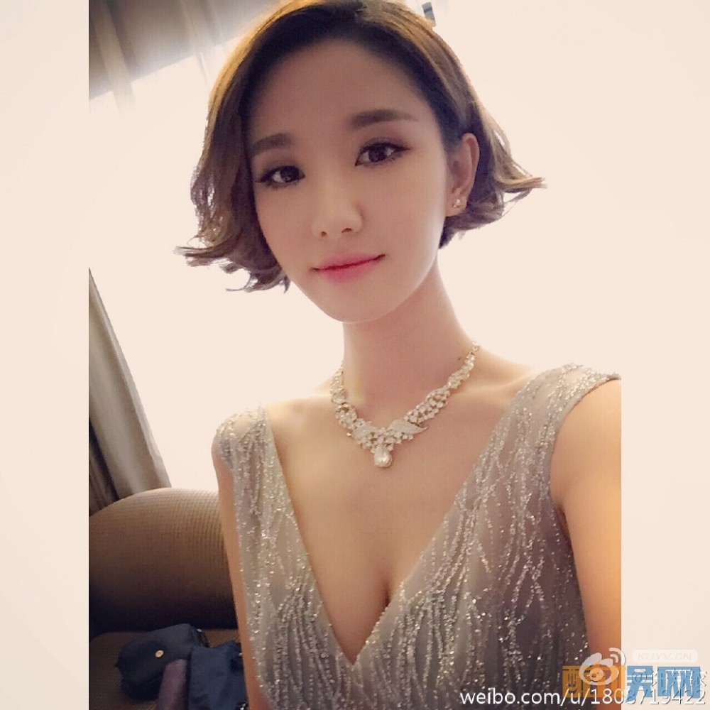 许芳铱微博配图写真