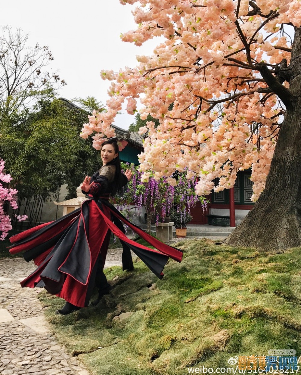 彭诗迪片场照写真