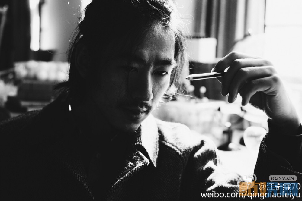 江奇霖黑白写真