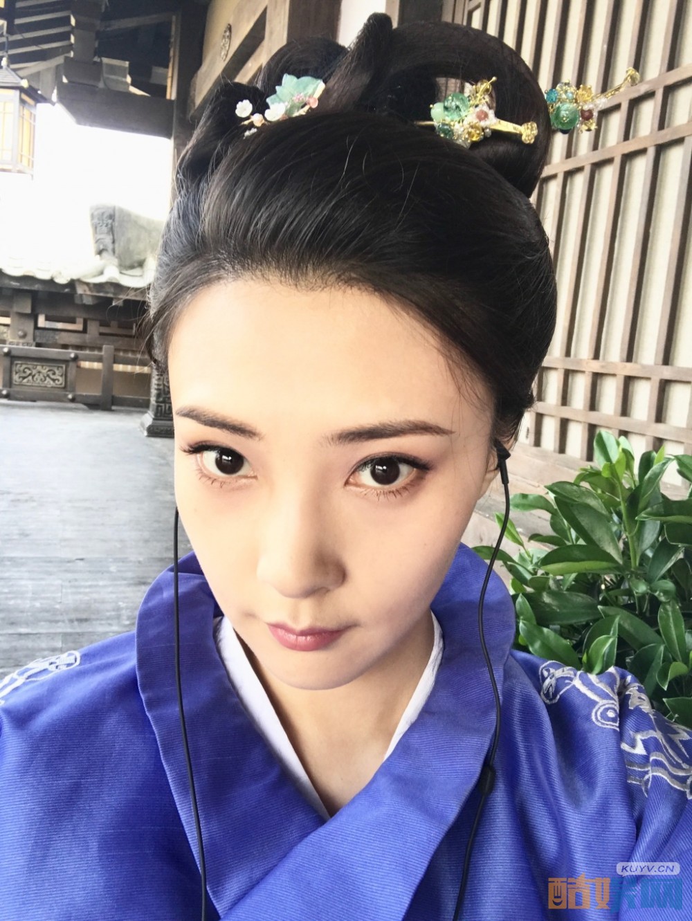 王聃葳片场照写真