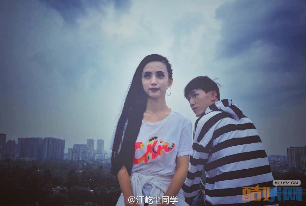 江屹尘和好友合照写真