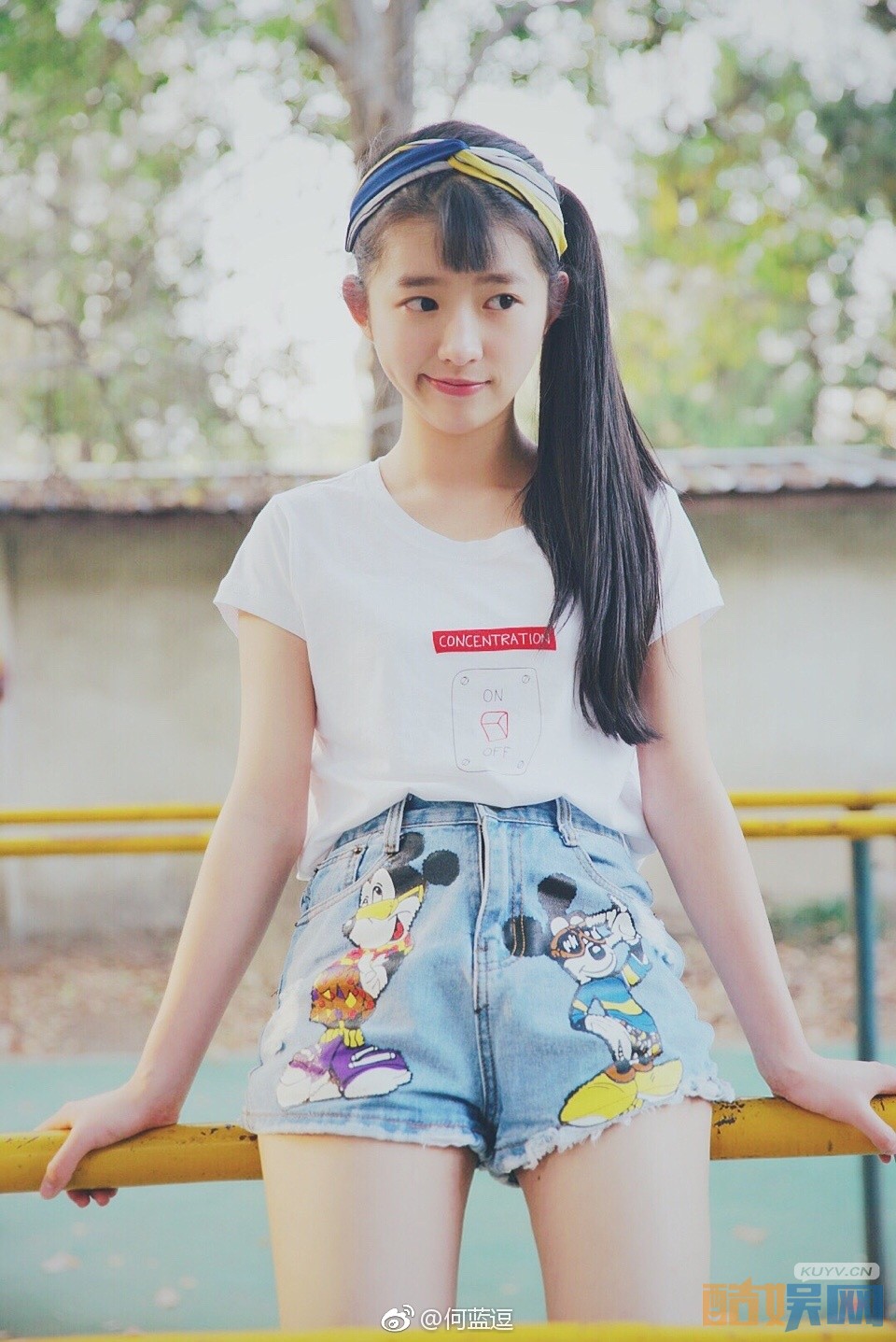 何蓝逗清纯写真