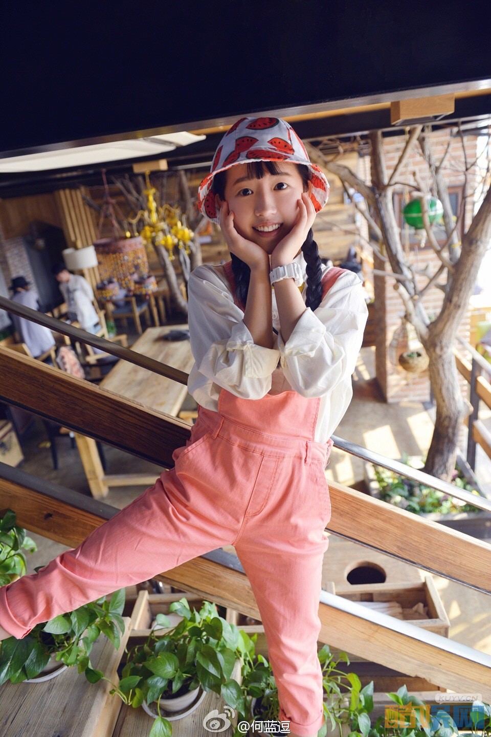 何蓝逗街拍写真