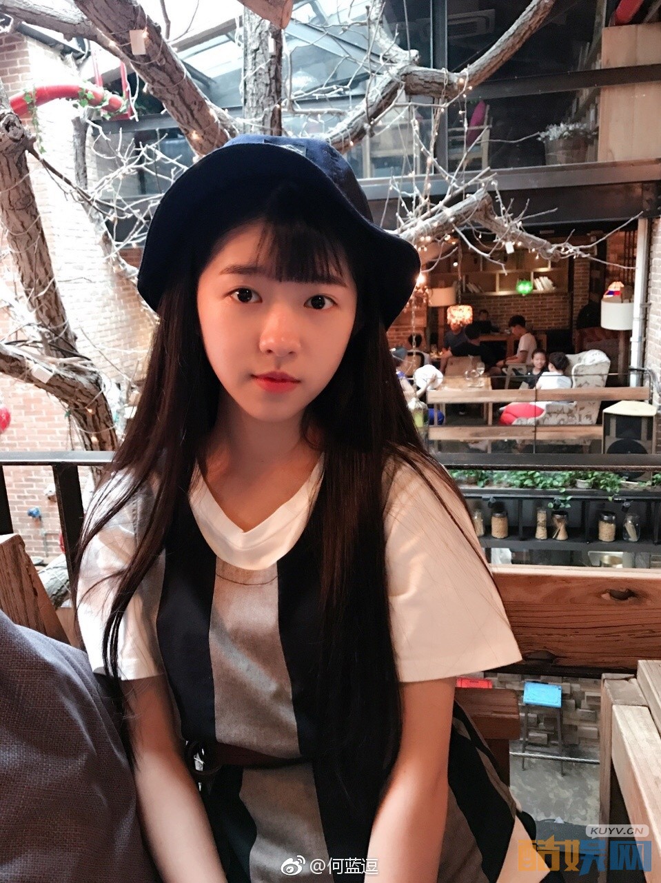 何蓝逗微博配图写真