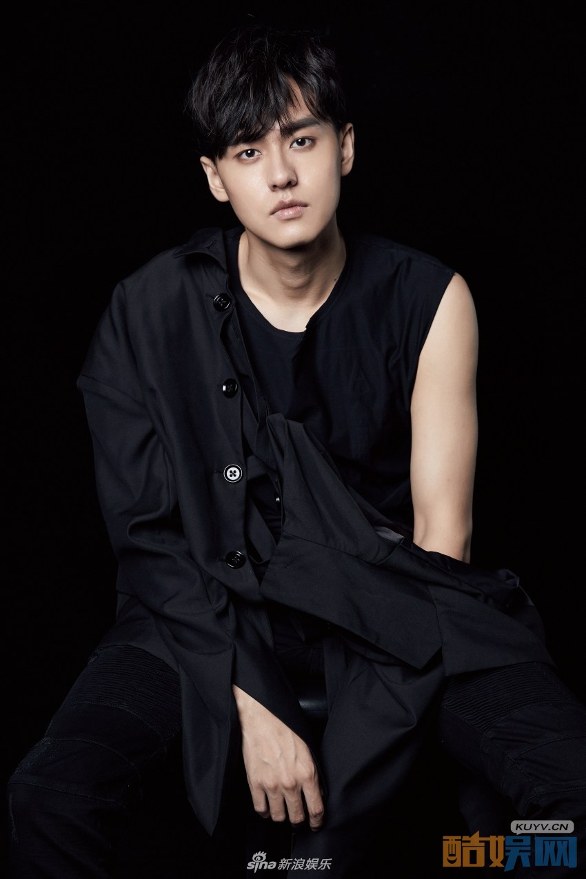 金禹伯酷黑写真