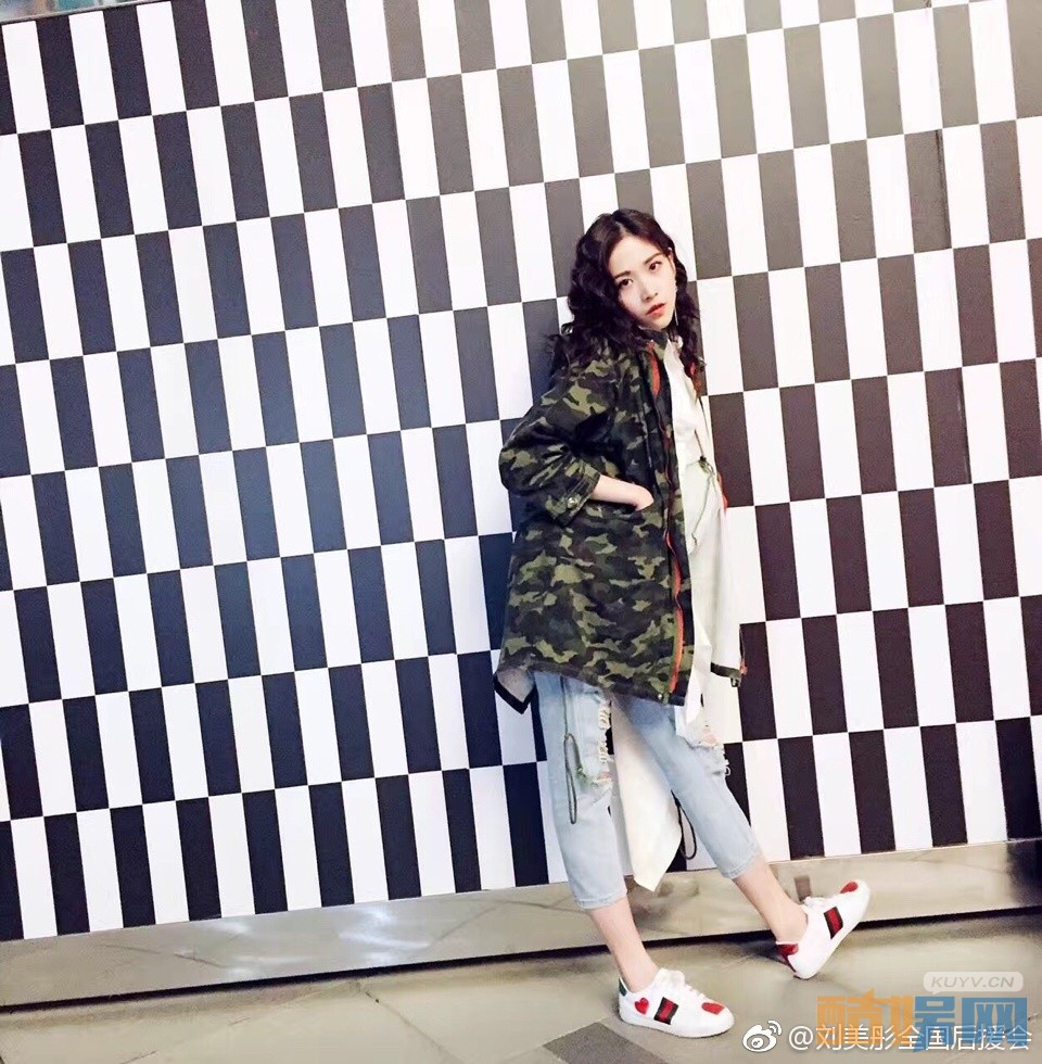 刘美彤街拍写真