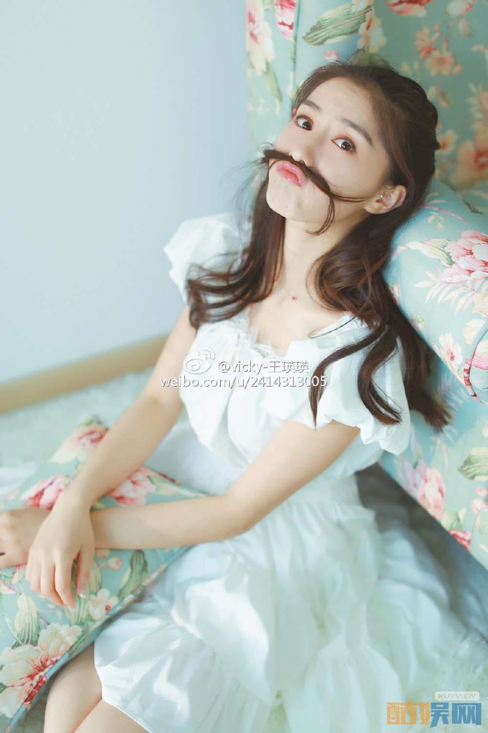 王瑛瑛俏丽写真