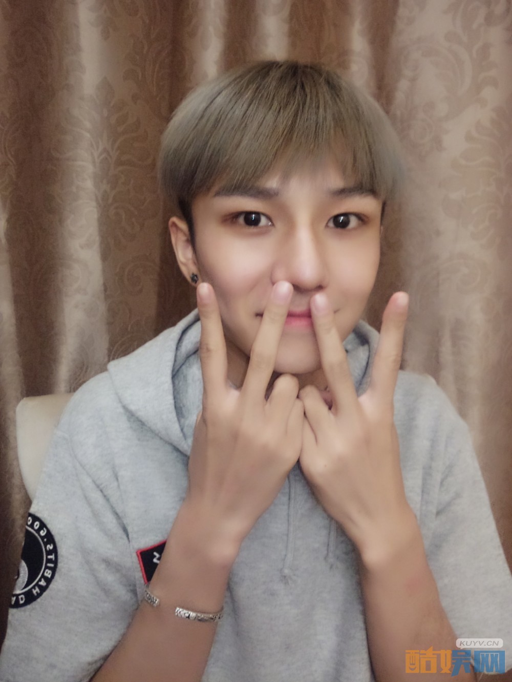 李熹子搞怪写真