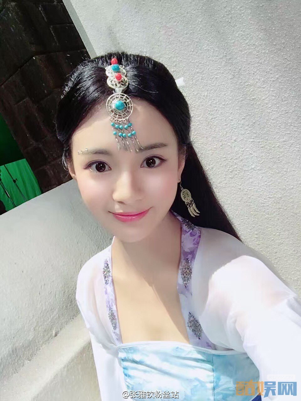 张雅钦片场照写真