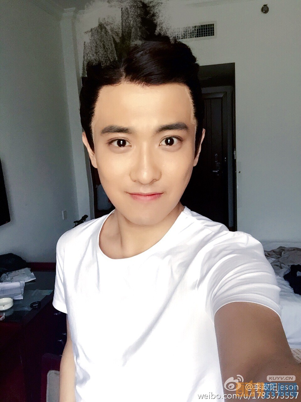 李政阳片场照写真