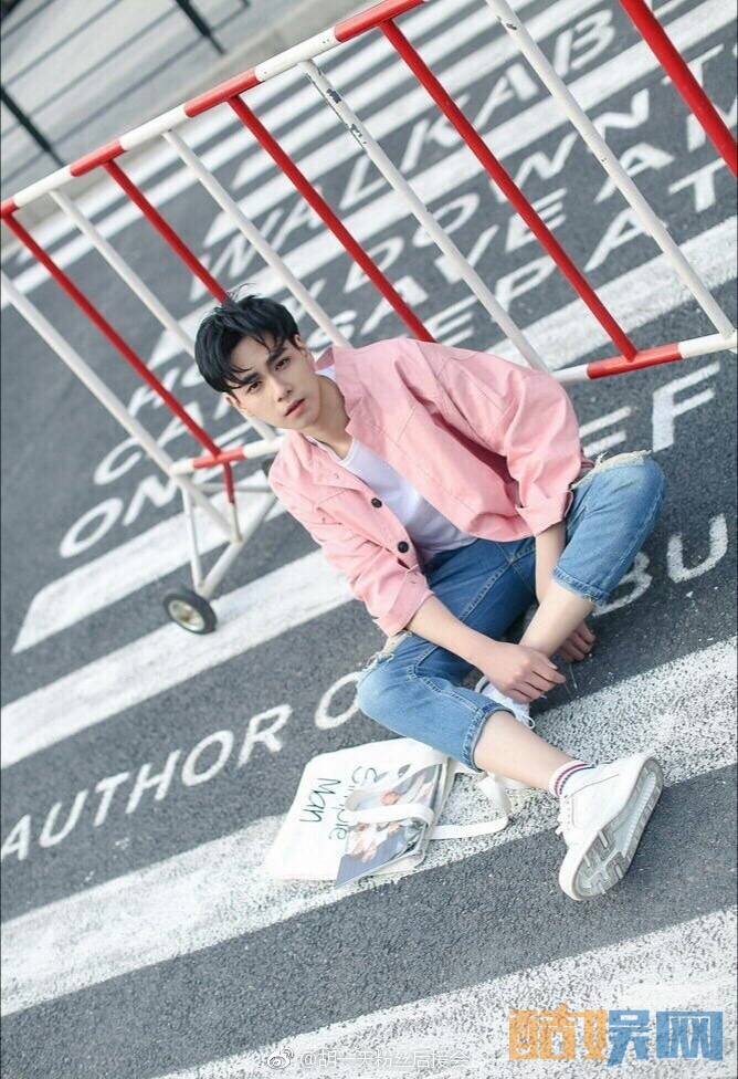 电视剧网剧致我们单纯的小美好江辰是谁扮演的？电视剧网剧致我们单纯的小美好江辰扮演者胡一天个人资料、写真、生活照欣赏