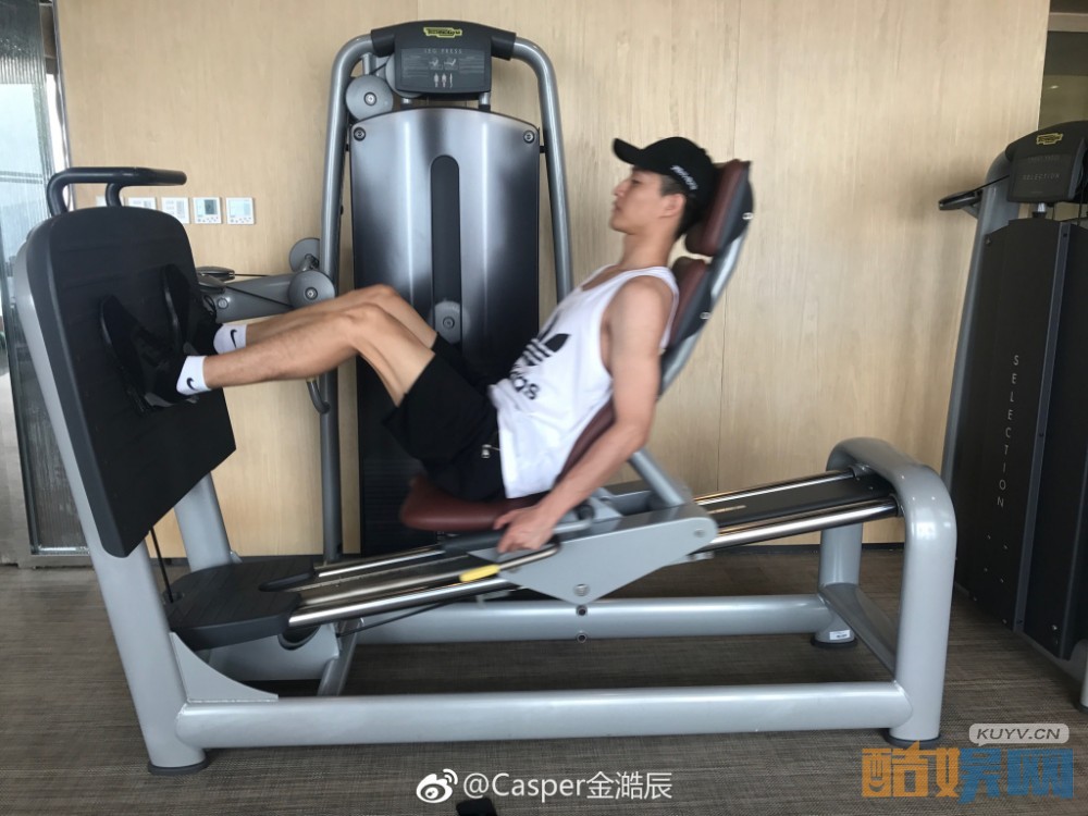 金澔辰运动写真