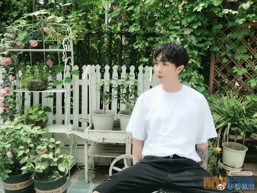 蔡佩池白衣少年写真