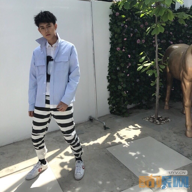 虞祎杰生活照写真