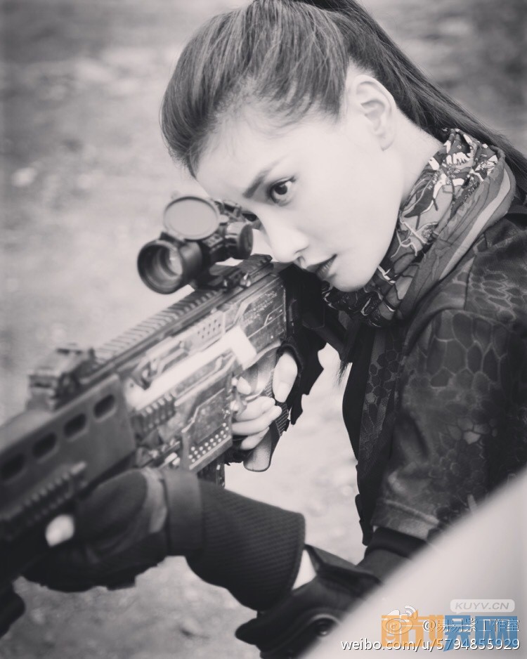 易易紫《电竞纪元》剧照写真