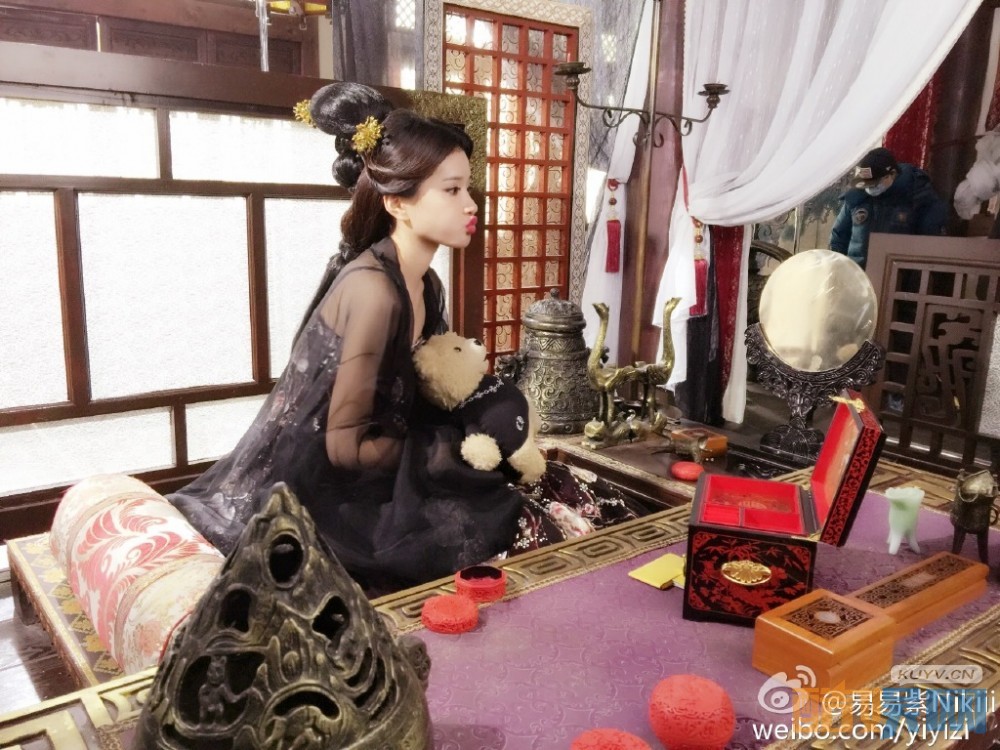 易易紫《相爱穿越千年》剧照写真