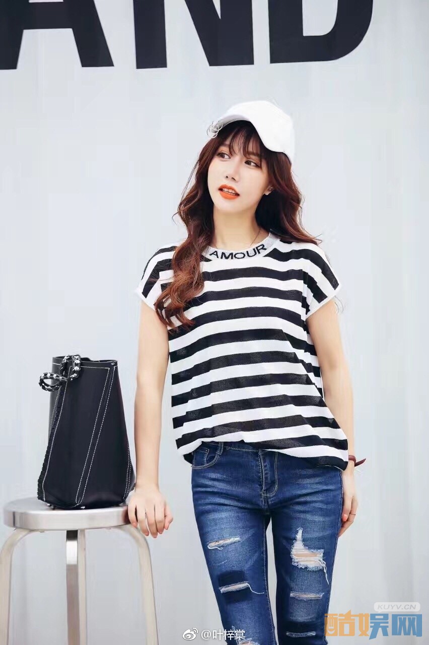 叶梓棠夏日街拍照