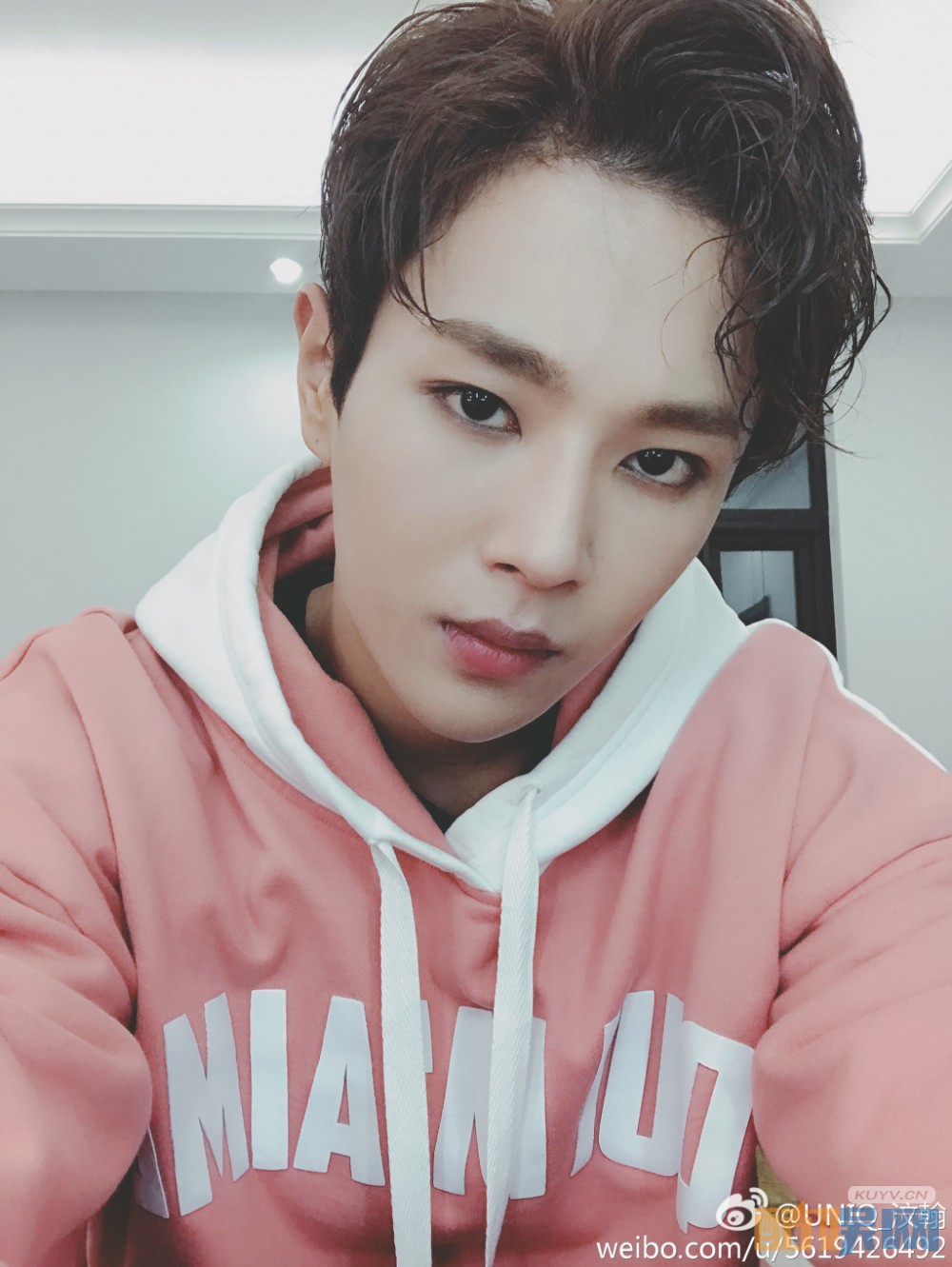 李汶翰搞怪自拍写真