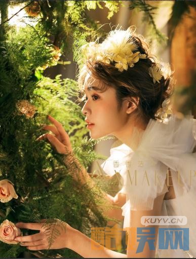 张鹤怡杂志写真