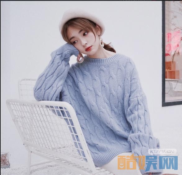 张鹤怡街拍写真