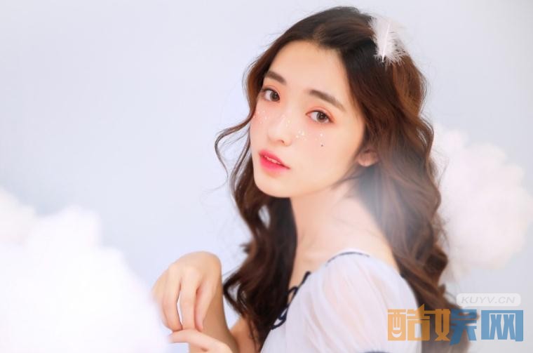 张鹤怡清纯写真