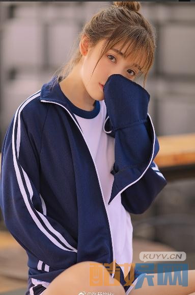 张鹤怡校园写真