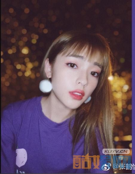 张鹤怡自拍写真